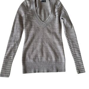 Express Women's Taupe V-Neck Ribbed Sweater